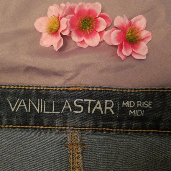 NWT Juniors Vanilla Star Jean Shorts - Picture 2 of 7